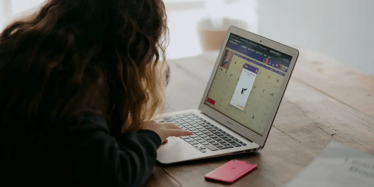 Aspiring UI designer researching the best online UI design courses on a laptop