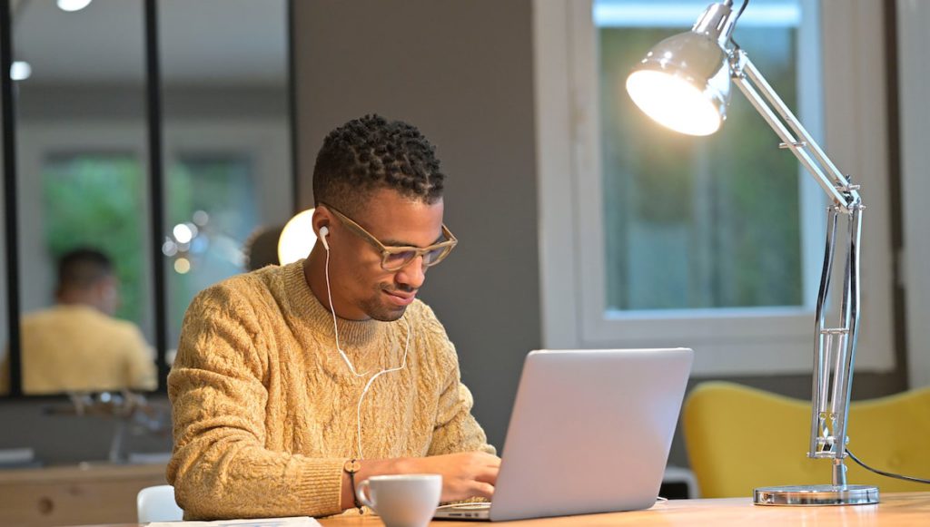 Angular vs React: A Coder's Guide to Using Them in 2024