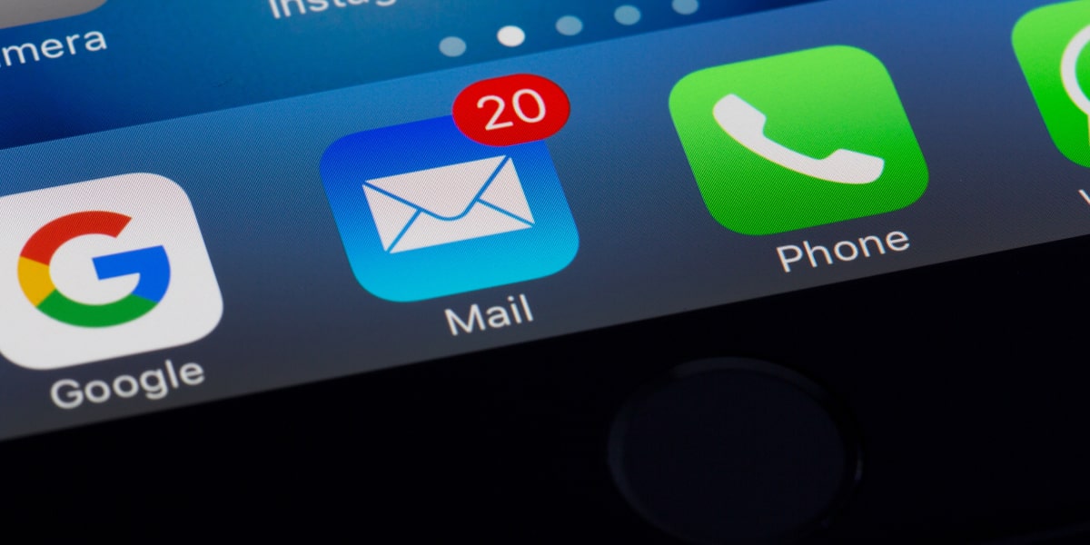 Screenshot of Apple icons for Google, email, and phone, with a badge app icon indicating 20 unread emails